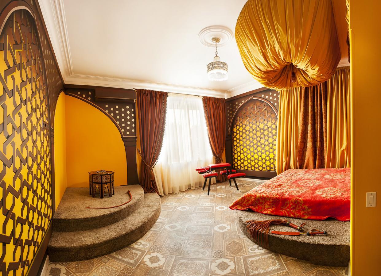 Dating Hotel Cherry Twins (Adults Only) Kiev Eksteriør billede