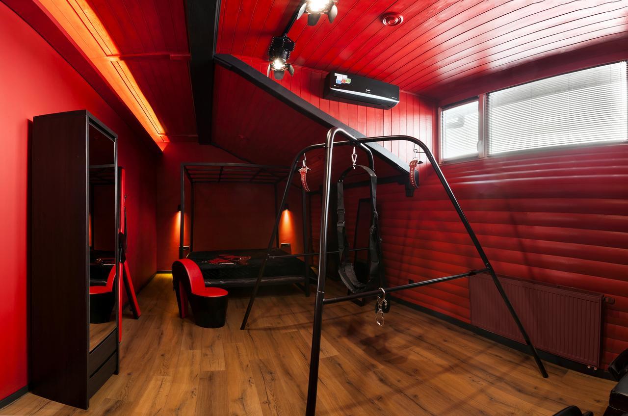 Dating Hotel Cherry Twins (Adults Only) Kiev Eksteriør billede
