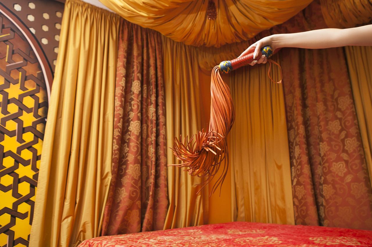 Dating Hotel Cherry Twins (Adults Only) Kiev Eksteriør billede