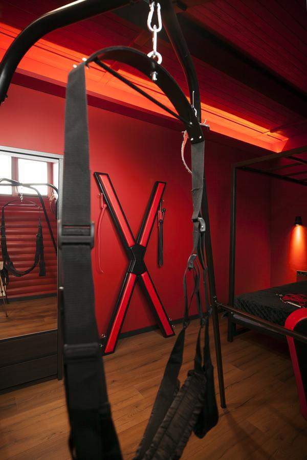 Dating Hotel Cherry Twins (Adults Only) Kiev Eksteriør billede