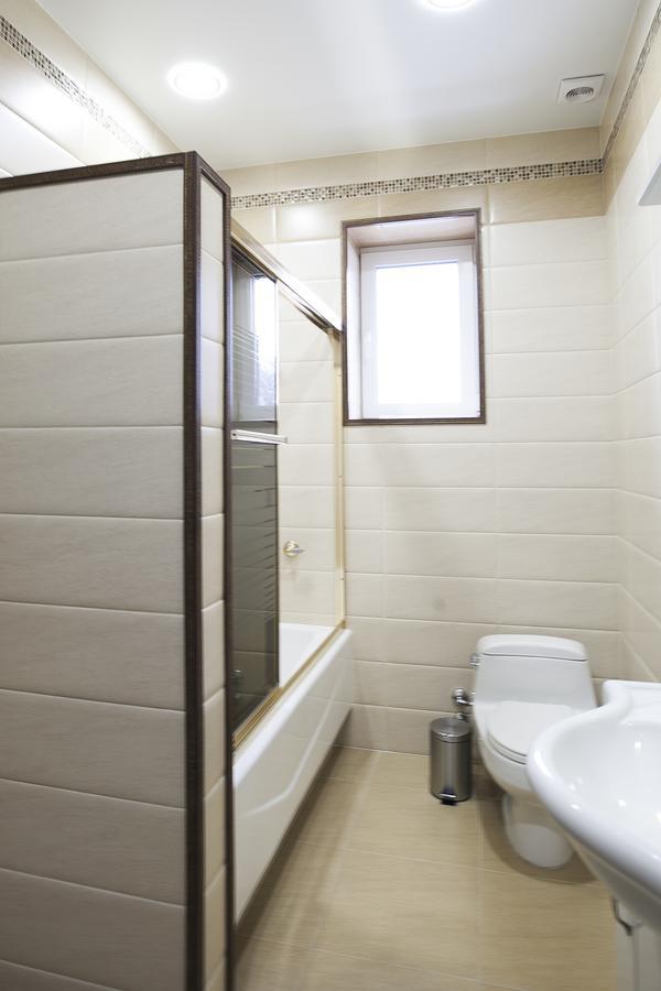 Dating Hotel Cherry Twins (Adults Only) Kiev Eksteriør billede